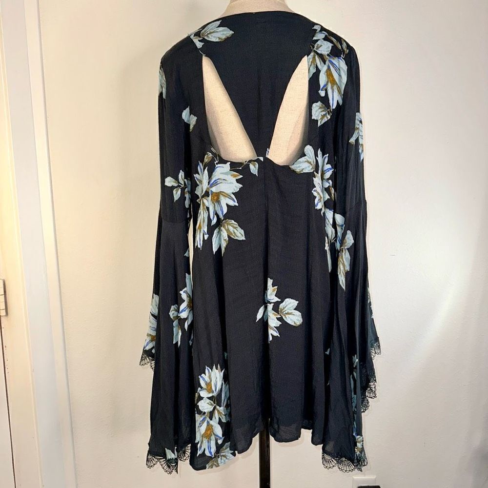 Free People Wanderer Bell Sleeve Mini Dress Boho Floral Medium Charcoal - Picture 3 of 11